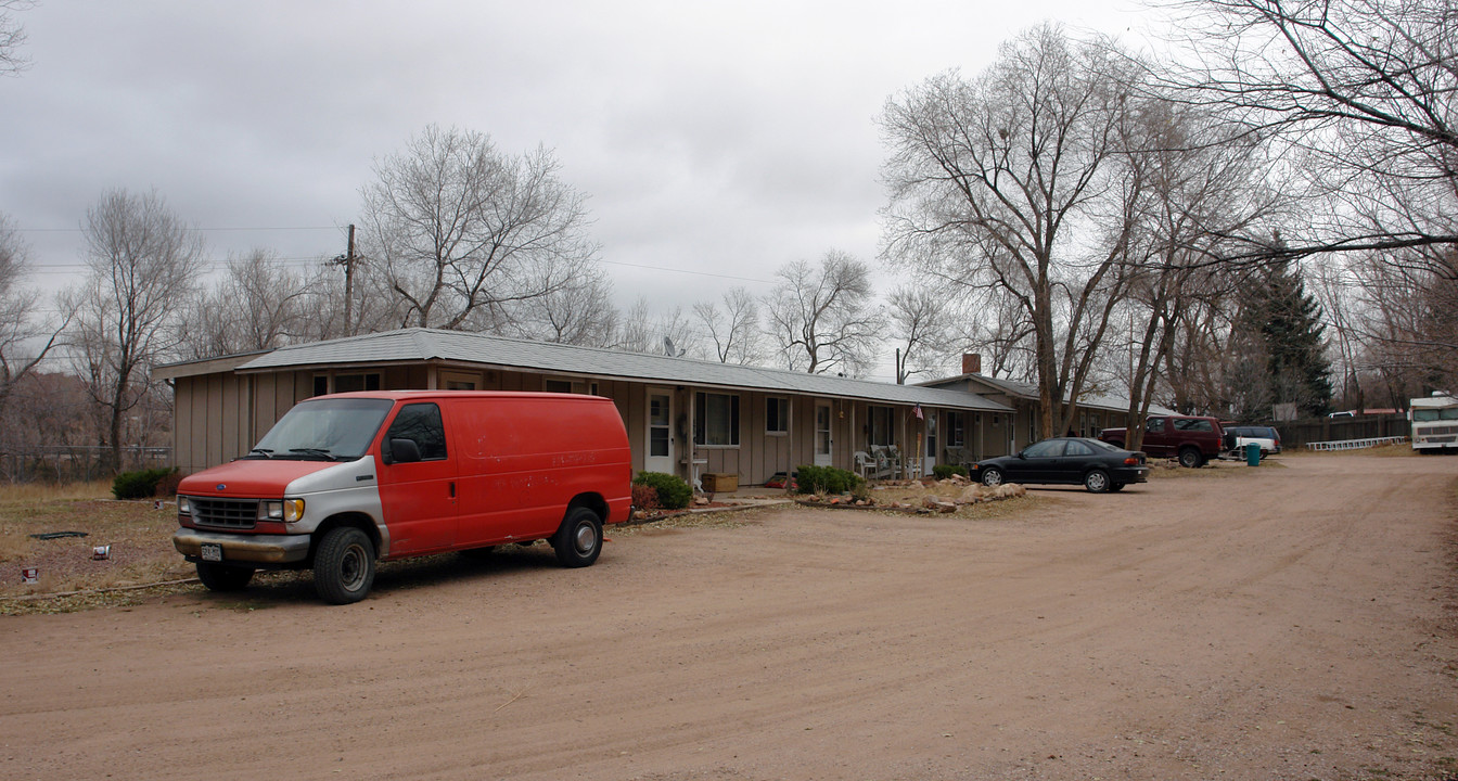 101 Crystal Park Rd in Manitou Springs, CO - Building Photo