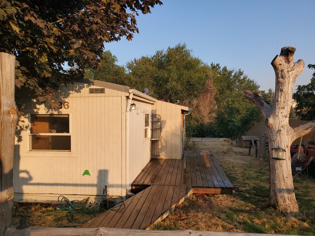 property at 336 NW Cedar Pl