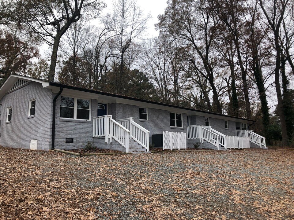 108 Oak Trail in Belmont, NC - Building Photo