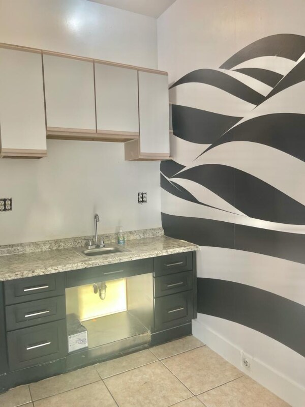 443 Kern St-Unit -Apt A in West Palm Beach, FL - Building Photo - Building Photo