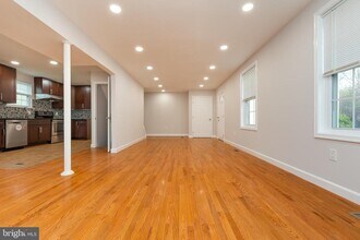 9004 Roundleaf Way in Gaithersburg, MD - Building Photo - Building Photo