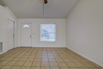 5060 Deltona Blvd in Spring Hill, FL - Building Photo - Building Photo