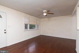 8306 Aletta Pl in Severn, MD - Foto de edificio - Building Photo