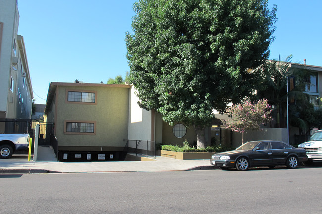 Collins Apartments in Tarzana, CA - Building Photo - Building Photo