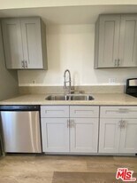 1404 Hollister St in San Fernando, CA - Building Photo