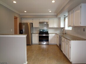 388 Cotswold Pl in Franklin Township, NJ - Building Photo - Building Photo