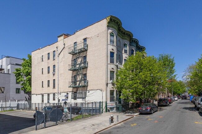 305 Eldert St in Brooklyn, NY - Building Photo - Building Photo