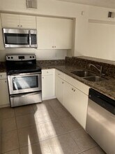 1715 Village Blvd in West Palm Beach, FL - Foto de edificio - Building Photo