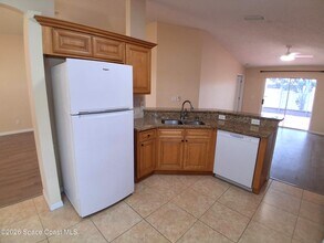 660 Wickham Lakes Dr in Melbourne, FL - Building Photo - Building Photo