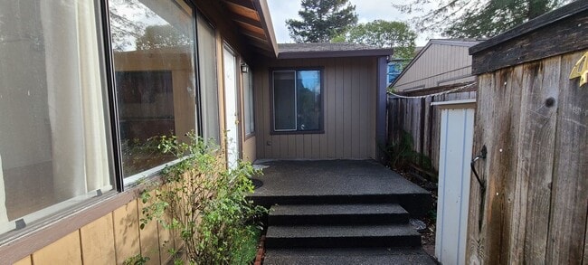 850 E Cotati Ave in Cotati, CA - Building Photo - Building Photo