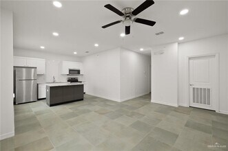 901 E Redbud Ave-Unit -703 in McAllen, TX - Building Photo - Building Photo