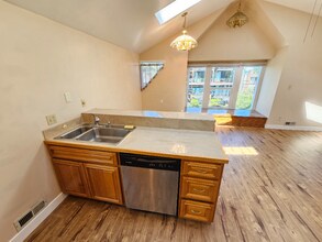 102 12th Ave E in Seattle, WA - Building Photo - Building Photo