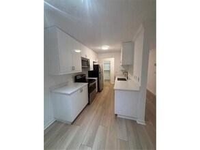 821 Douglas Ave in Minneapolis, MN - Building Photo - Building Photo