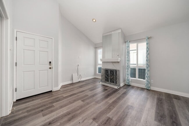 24 Seaside Cir in Newport Beach, CA - Building Photo - Building Photo