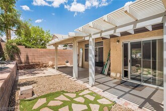 1319 Winter Solstice Ave in Henderson, NV - Building Photo - Building Photo