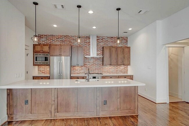 property at 5810 Venice St