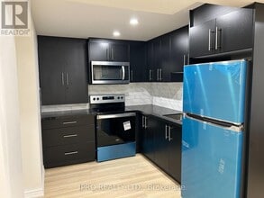 1485 Daniel Creek Rd in Mississauga, ON - Building Photo - Building Photo