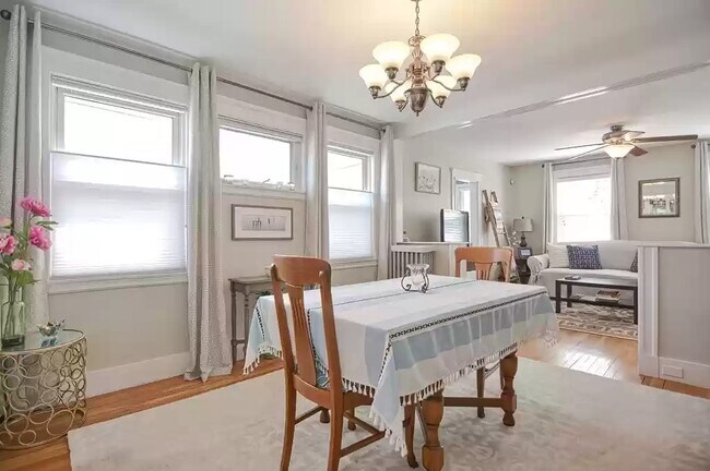 33 Harriet St, Unit 2 in Boston, MA - Foto de edificio - Building Photo