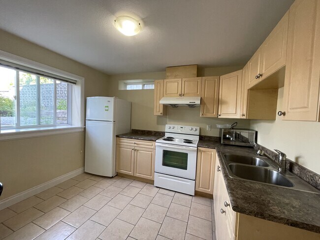 2509 Duthie Ave in Burnaby, BC - Building Photo - Building Photo