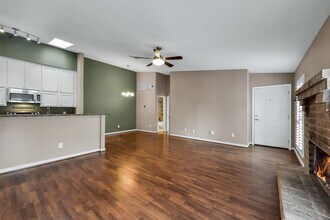 2425 Augusta Dr in Houston, TX - Foto de edificio - Building Photo