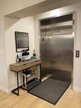 105 W 3rd St, Unit 1 in Boston, MA - Building Photo - Building Photo
