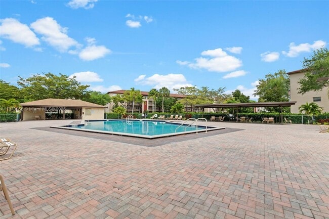 13355 SW 9th Ct in Pembroke Pines, FL - Foto de edificio - Building Photo