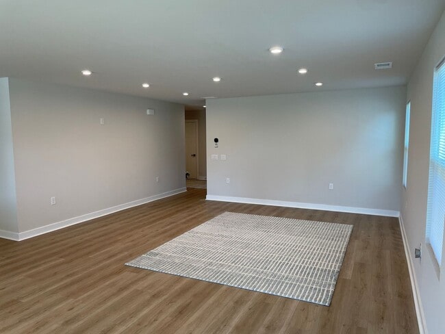 1111 Middle Crst Dr NE in Bolivia, NC - Building Photo - Building Photo