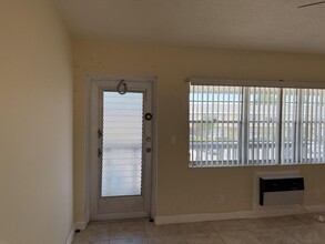 72 Kingswood B in West Palm Beach, FL - Building Photo - Building Photo