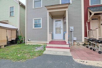 38 E Parmenter St in Newburgh, NY - Building Photo - Building Photo