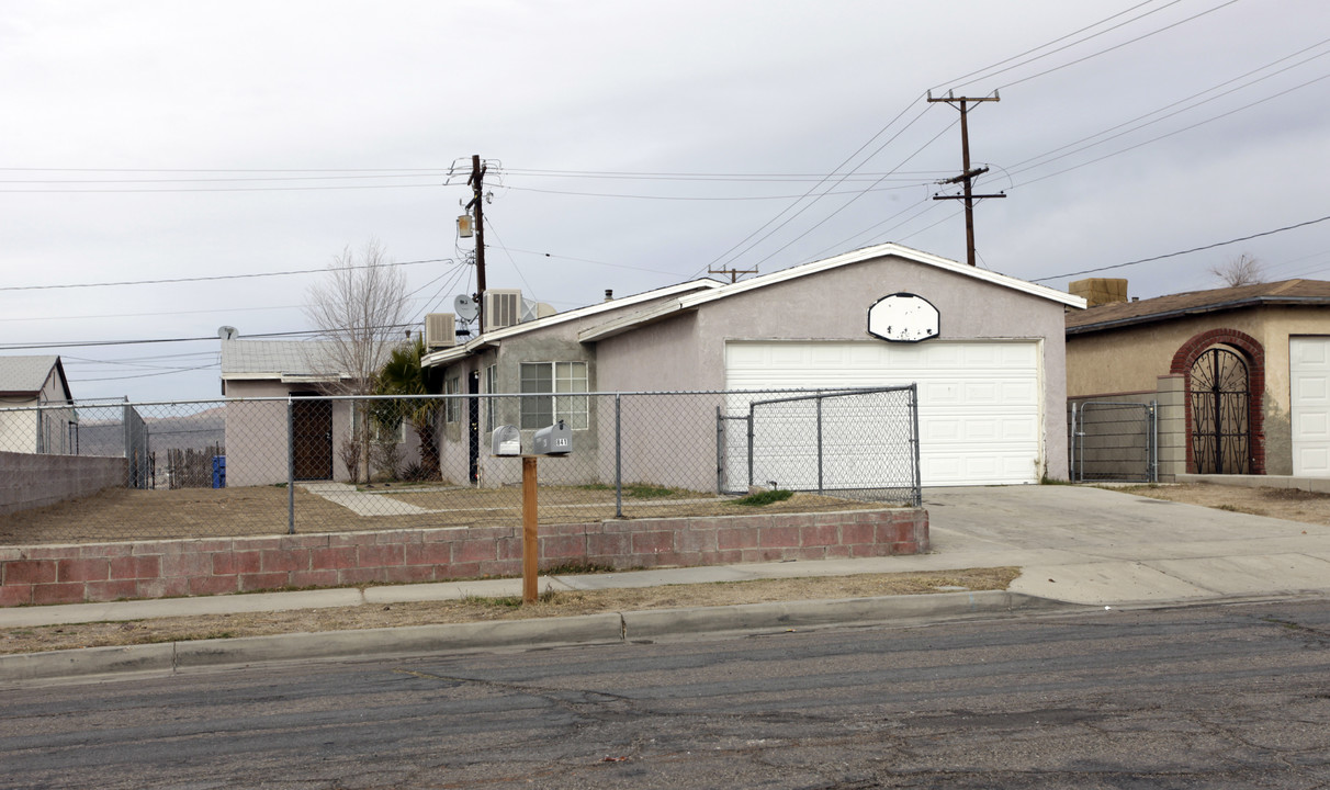 841-843 E Fredricks St in Barstow, CA - Building Photo