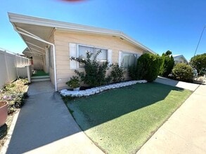 1013 Vista Grande Dr in Hemet, CA - Building Photo - Building Photo