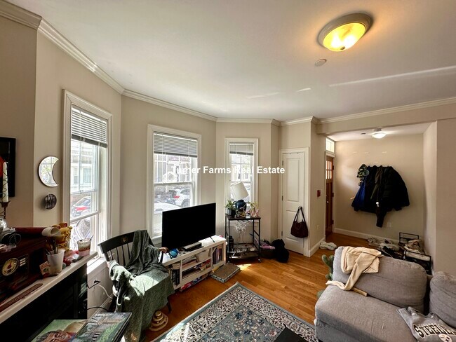 10 Marney St, Unit 1 Marney unit 1 in Cambridge, MA - Building Photo - Building Photo