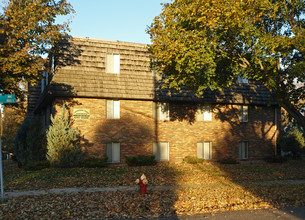 Cherokee Park Apartments in St. Paul, MN - Building Photo - Building Photo