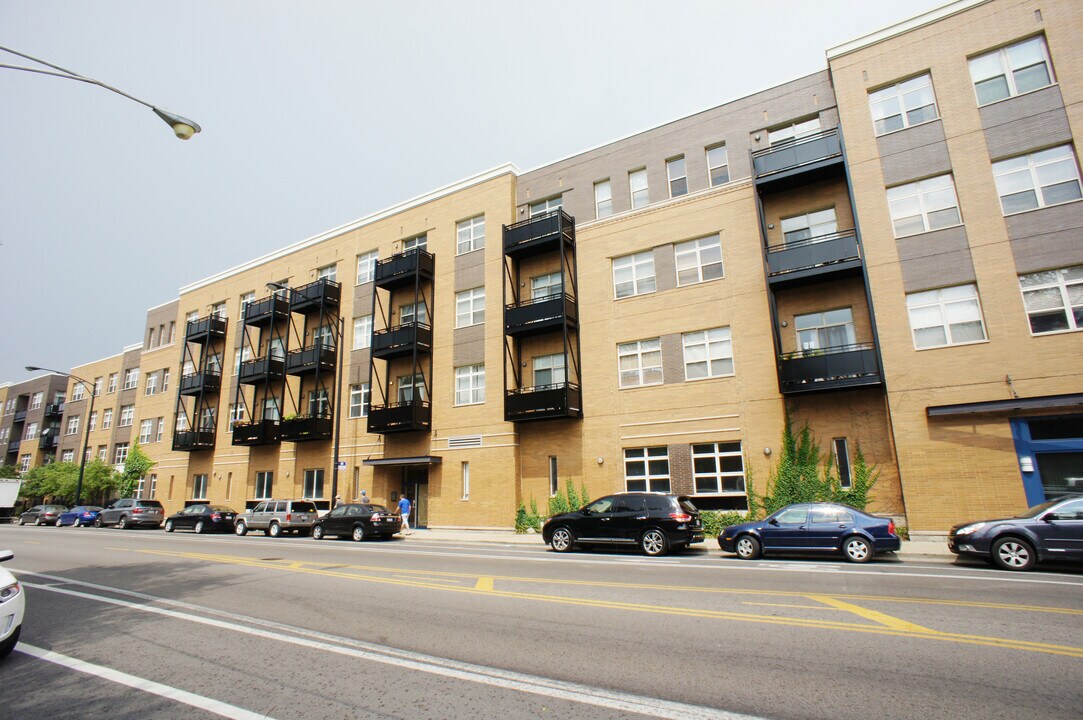 2915 N Clybourn Ave, Unit 307 in Chicago, IL - Foto de edificio