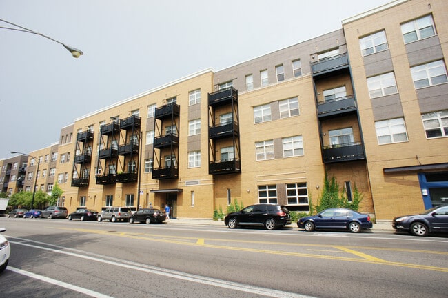 property at 2915 N Clybourn Ave