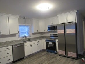 121 Londonderry Tpke in Auburn, NH - Building Photo - Building Photo