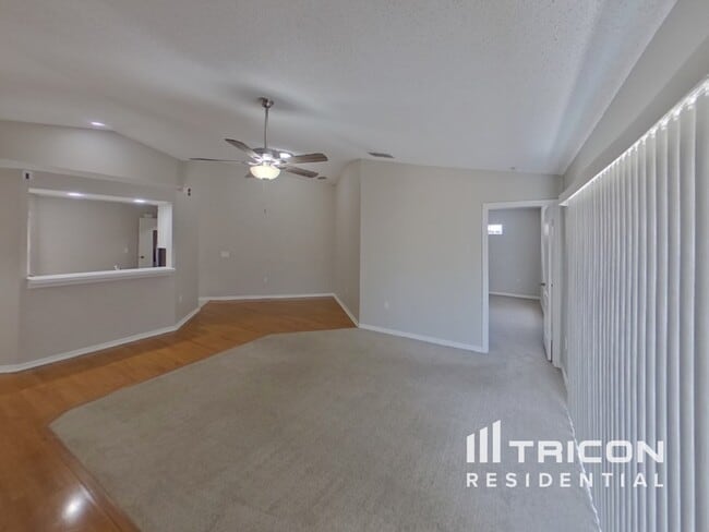 605 Lakemont Dr in Brandon, FL - Building Photo - Building Photo