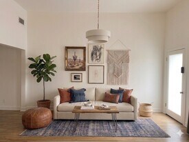 2910 Marathon St in Los Angeles, CA - Building Photo
