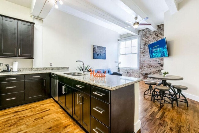 201 Magazine St in New Orleans, LA - Building Photo - Building Photo