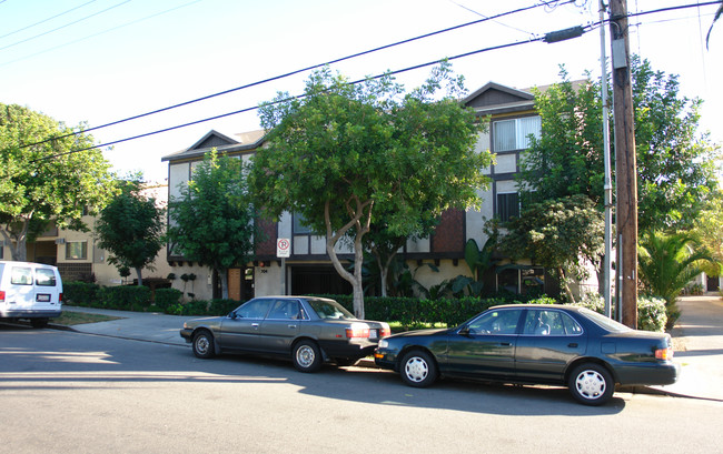 704 E Windsor Rd in Glendale, CA - Building Photo - Building Photo