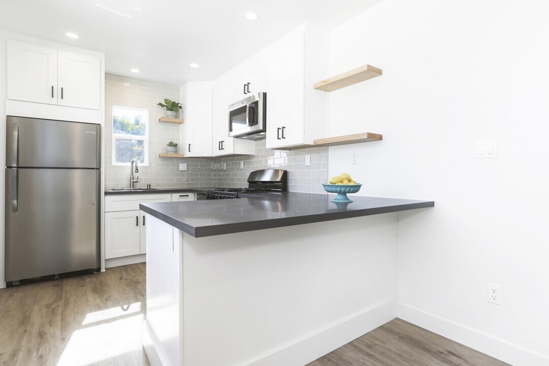 3208 Larissa Dr in Los Angeles, CA - Building Photo