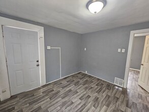 803 Marvin Ave in Ferguson, MO - Building Photo - Building Photo