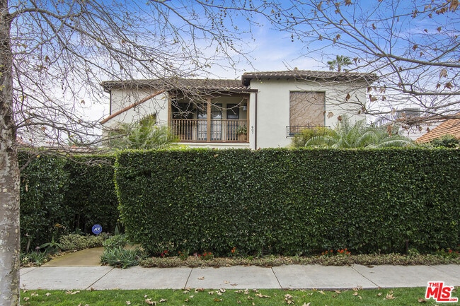 607 N Kilkea Dr in Los Angeles, CA - Building Photo - Building Photo
