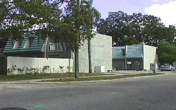 1015 Sumner in Kissimmee, FL - Foto de edificio