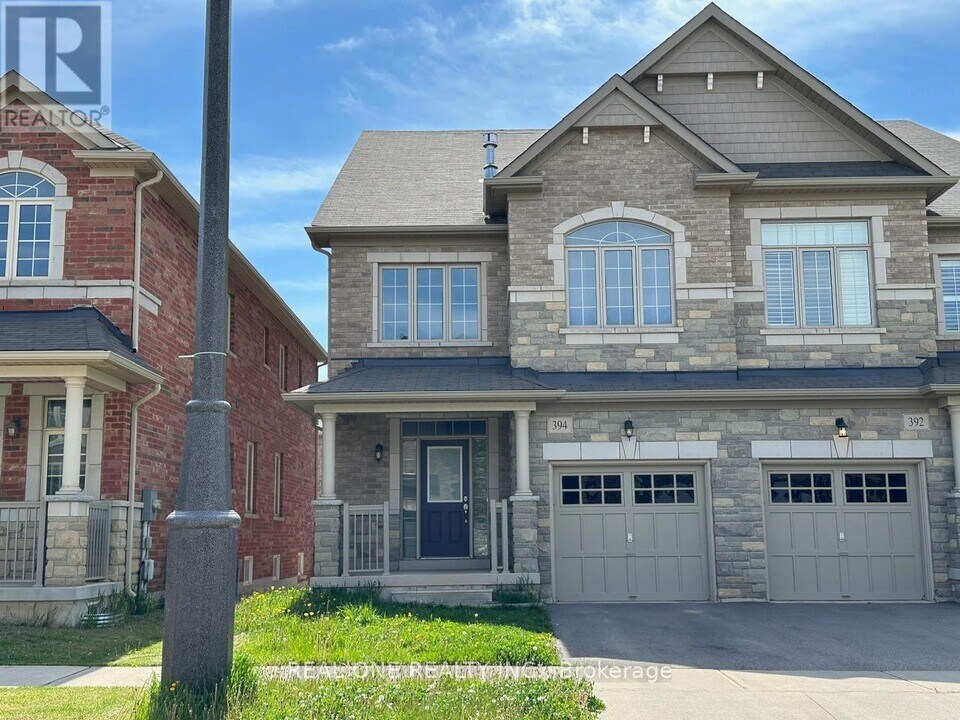 394 Grindstone Trl in Oakville, ON - Building Photo