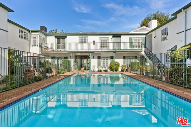 9756 W Olympic Blvd in Beverly Hills, CA - Building Photo - Building Photo