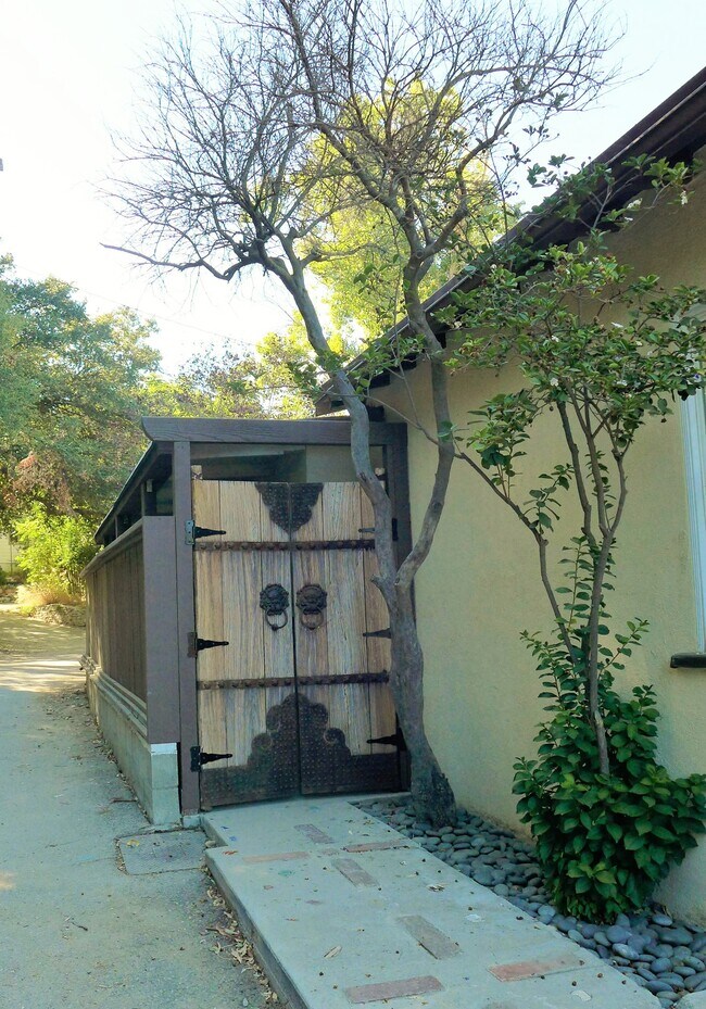 21887 Koontz Way Rentals in Topanga, CA