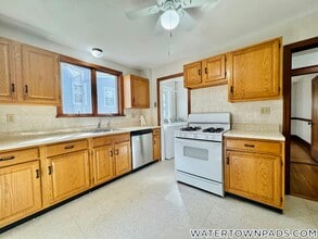 137 Hillside Rd in Watertown, MA - Building Photo - Building Photo