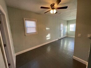 14 Hartford Ave W in Uxbridge, MA - Building Photo - Building Photo
