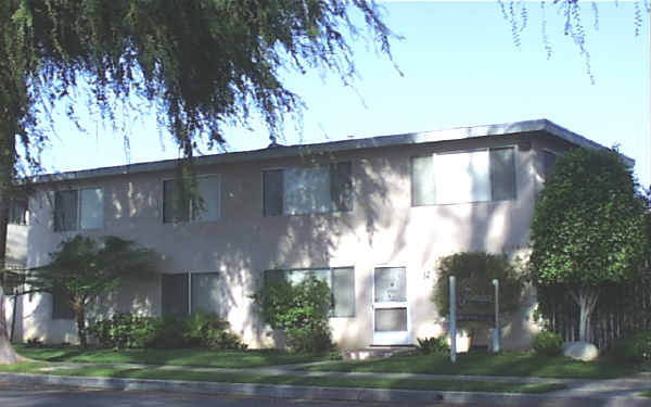 Fountain Court in Canoga Park, CA - Building Photo - Building Photo